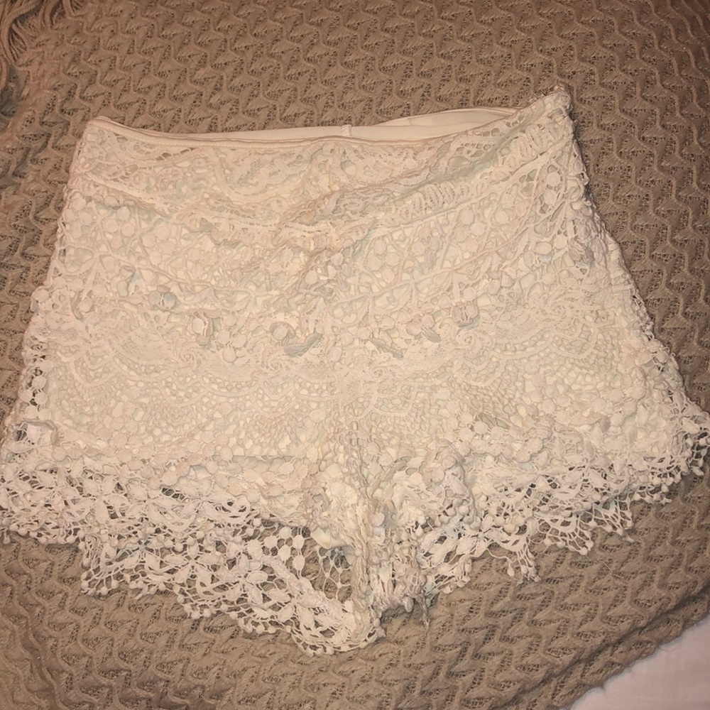 Kimchi Blue (urban outfitters) lace shorts